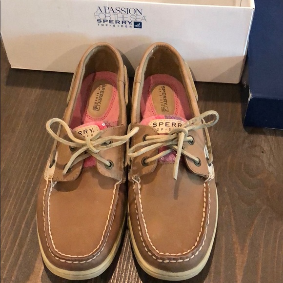 boat shoes size 9